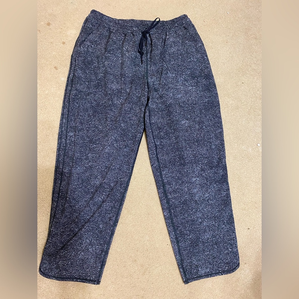 Lululemon Keep It Classic Crop *23"
White Noise Alpine White Black